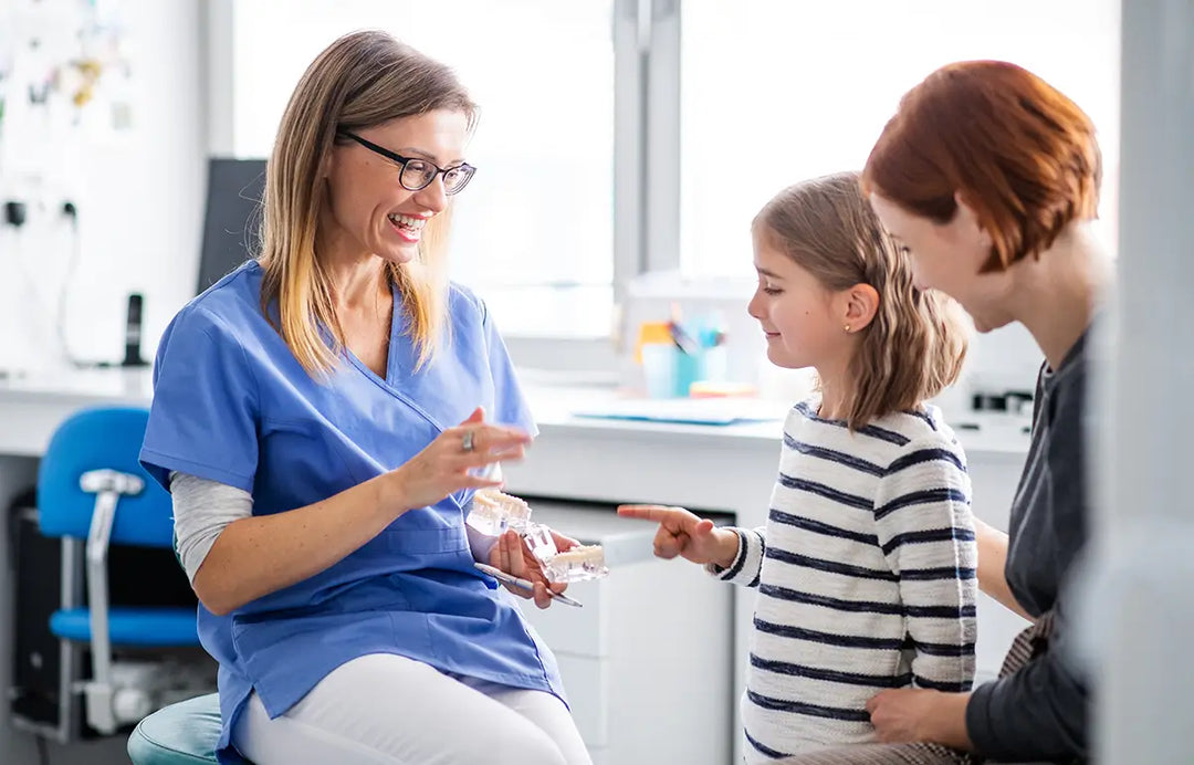 a-small-girl-mother-and-dentist-in-surgery-denta-2022-02-02-04-49-45-utc (1).webp__PID:a9a31bd6-1fe7-4ab4-981f-8177ec7fd08d
